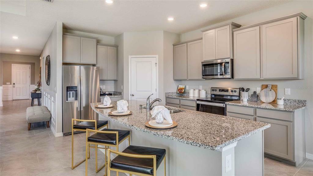 Property Photo: 16622 Barnwood Place FL 34211