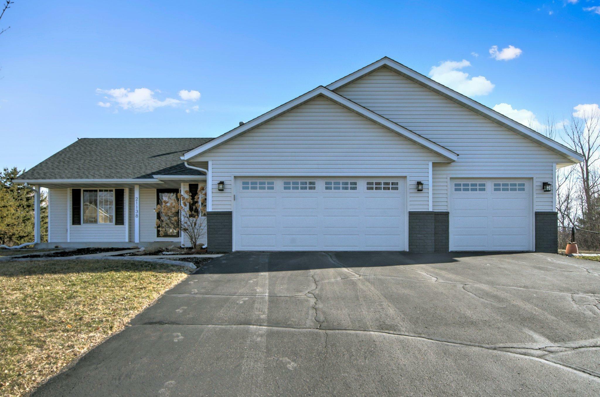 21138 Honeycomb Way  Lakeville MN 55044 photo