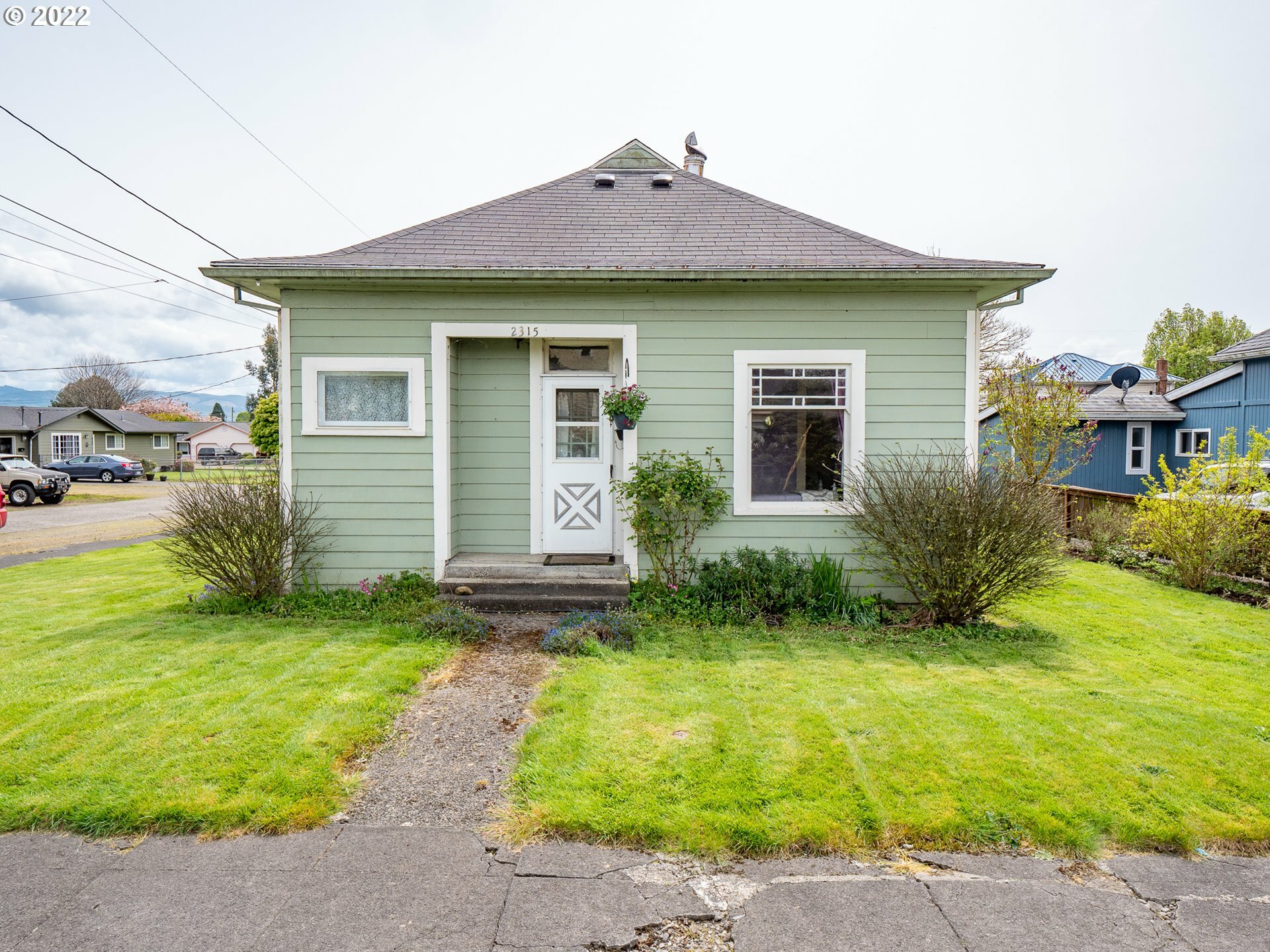 Property Photo: 2315 8th St OR 97141