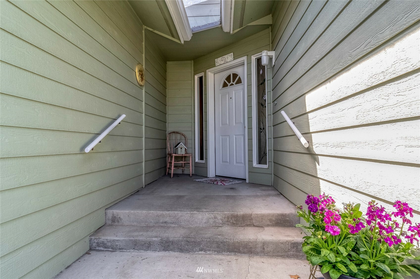 Property Photo:  806 SE Tamarack Street  WA 99324 