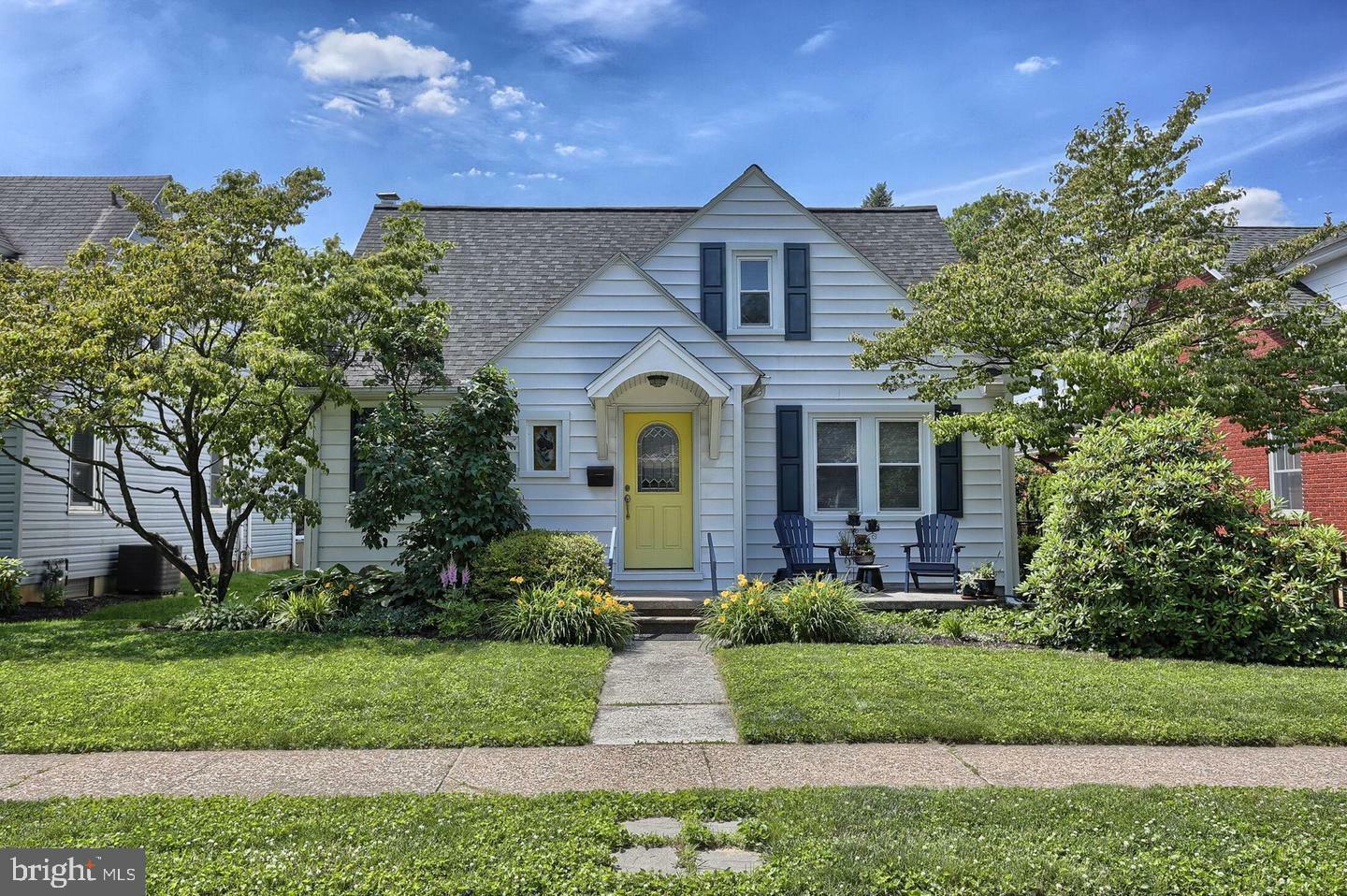 Property Photo:  207 Maple Avenue  PA 17033 