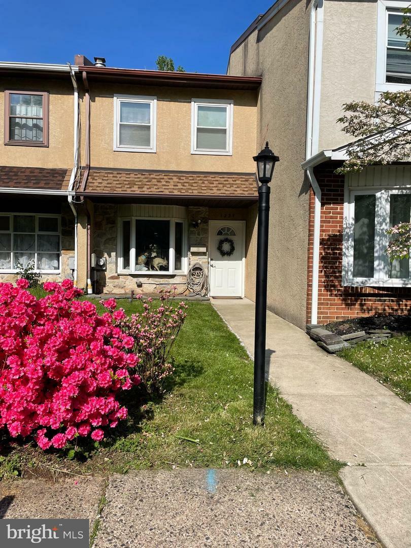 Property Photo:  1237 Suzann Drive  PA 18976 