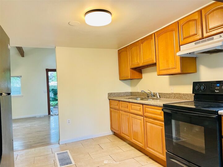 Property Photo: 11806 87th Avenue S WA 98178