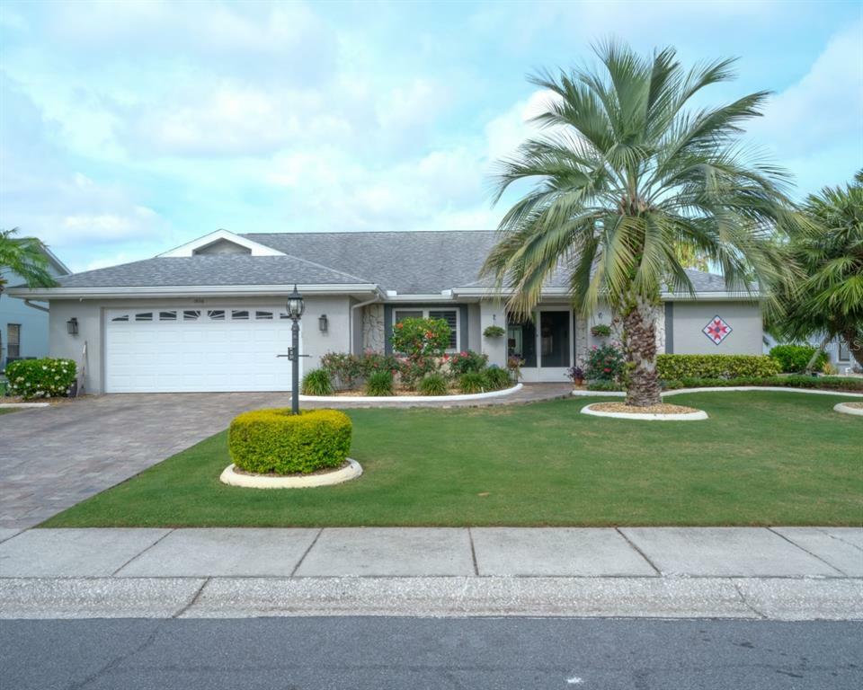 Property Photo:  1906 E View Drive  FL 33573 