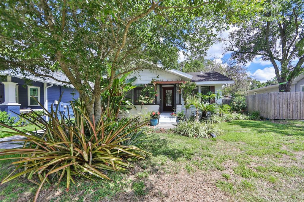 Property Photo:  903 W Henry Avenue  FL 33604 