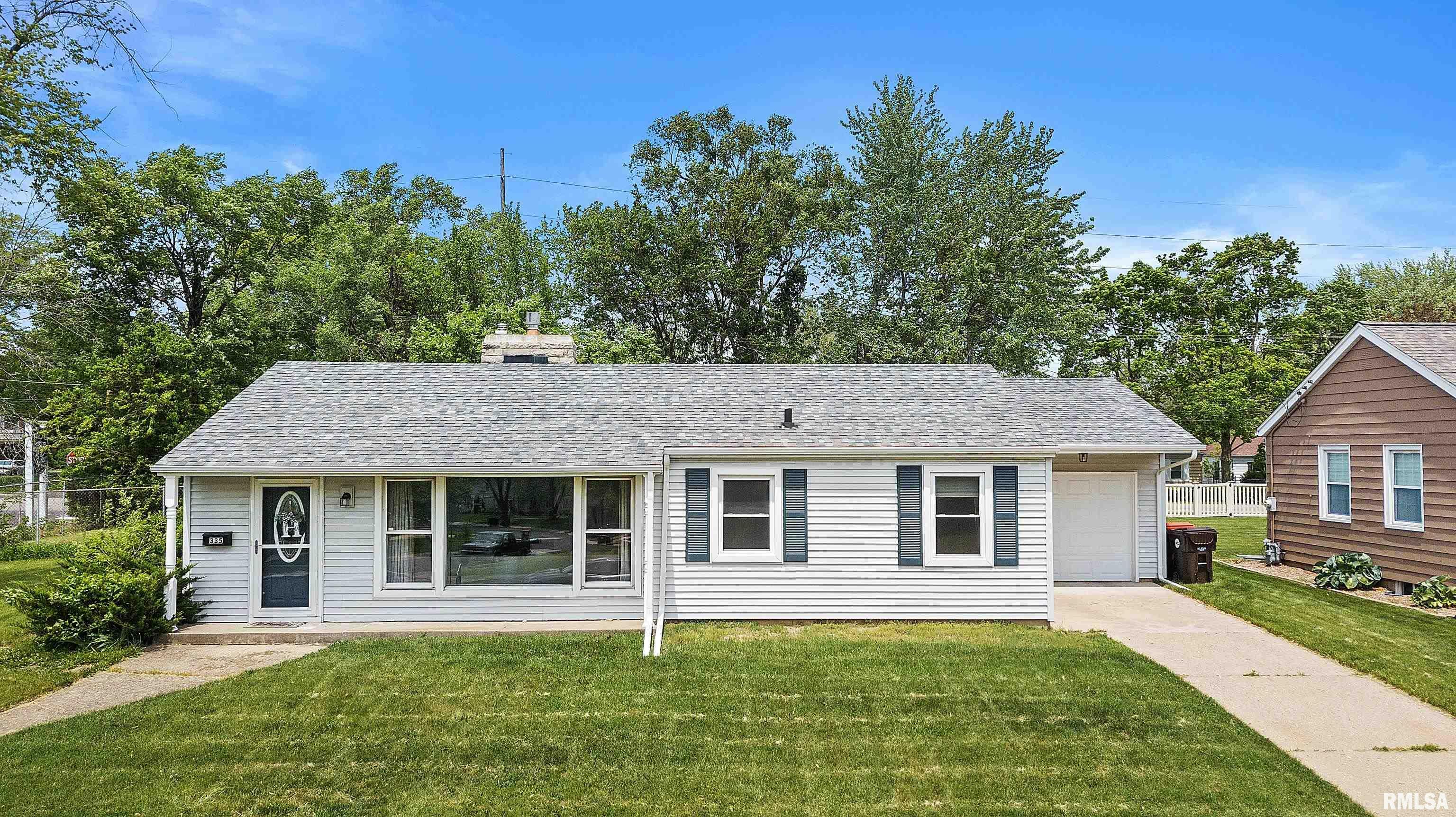 Property Photo:  335 W Knoll Crest  IL 61614 