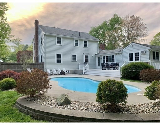 Property Photo: 9 Ledgetree Rd MA 02052