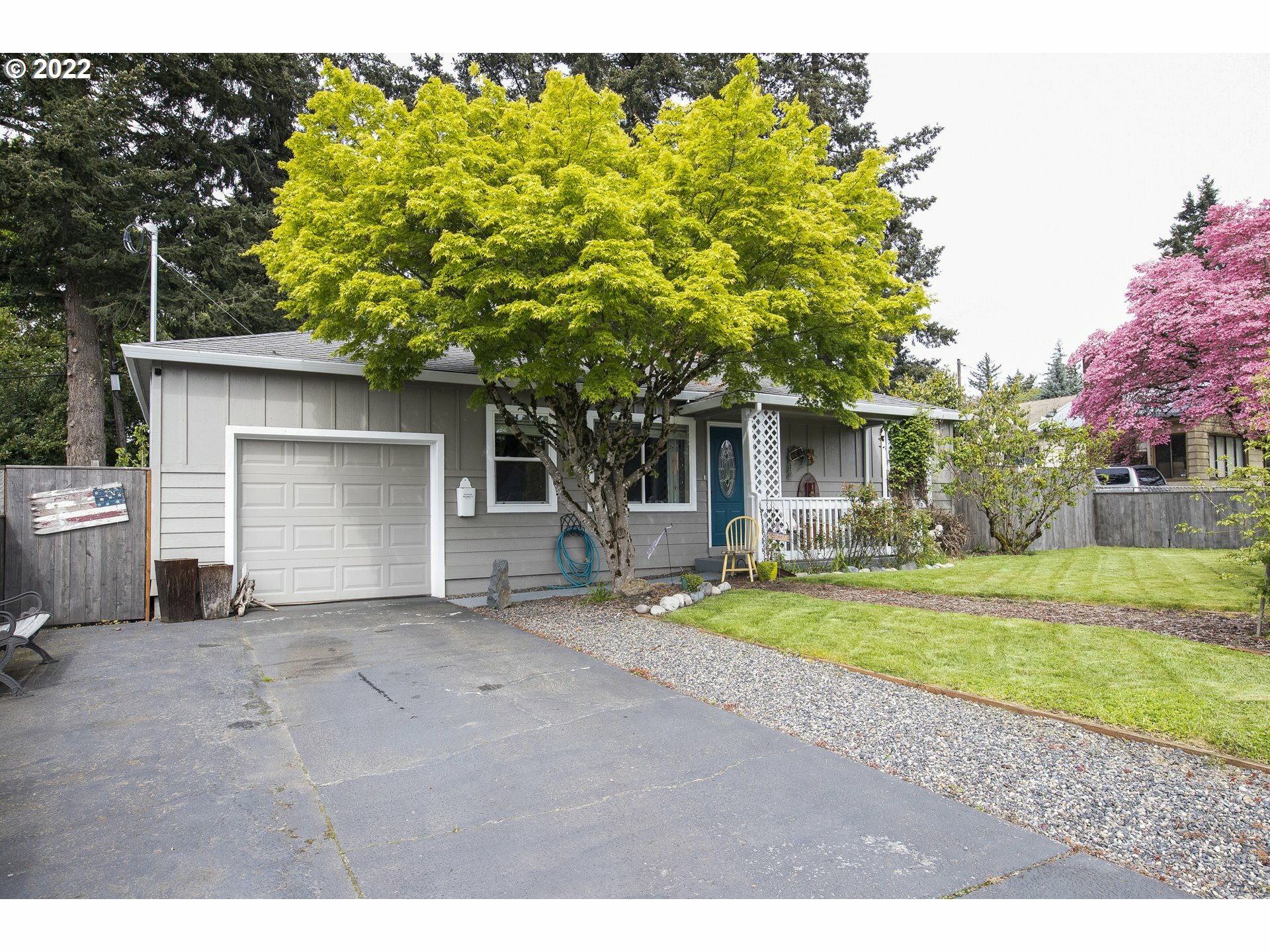 Property Photo:  733 SE 112th Ave  OR 97216 