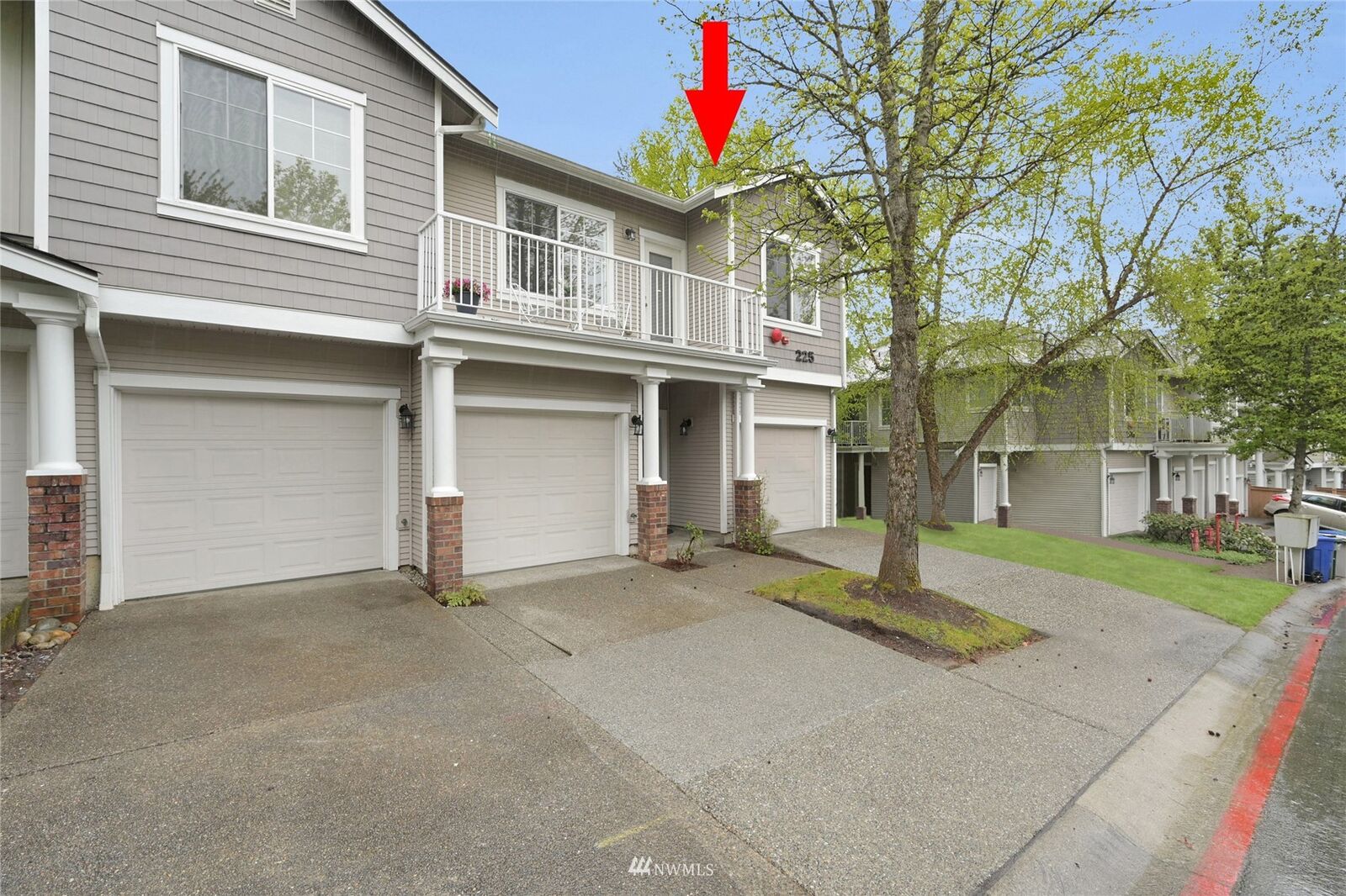 Property Photo: 225 S 51st Street G WA 98055