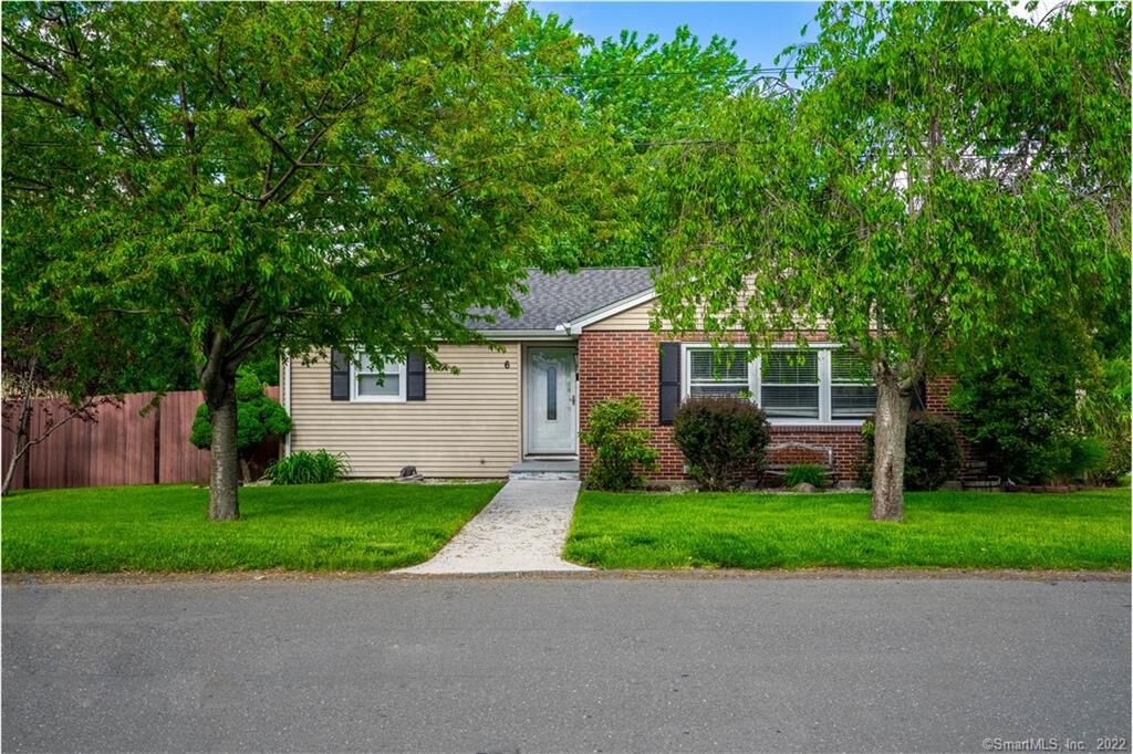 Property Photo:  6 Wells Farm Drive  CT 06109 