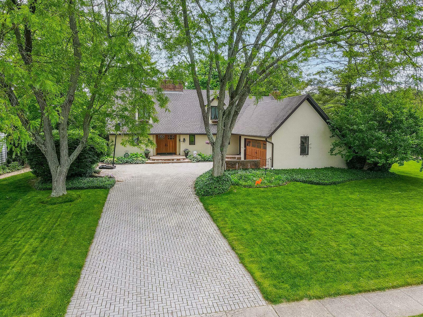 Property Photo: 4330 Crown Point Drive OH 43220