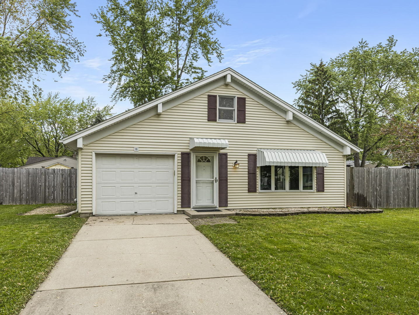 Property Photo:  16 Shermead Road  IL 60538 