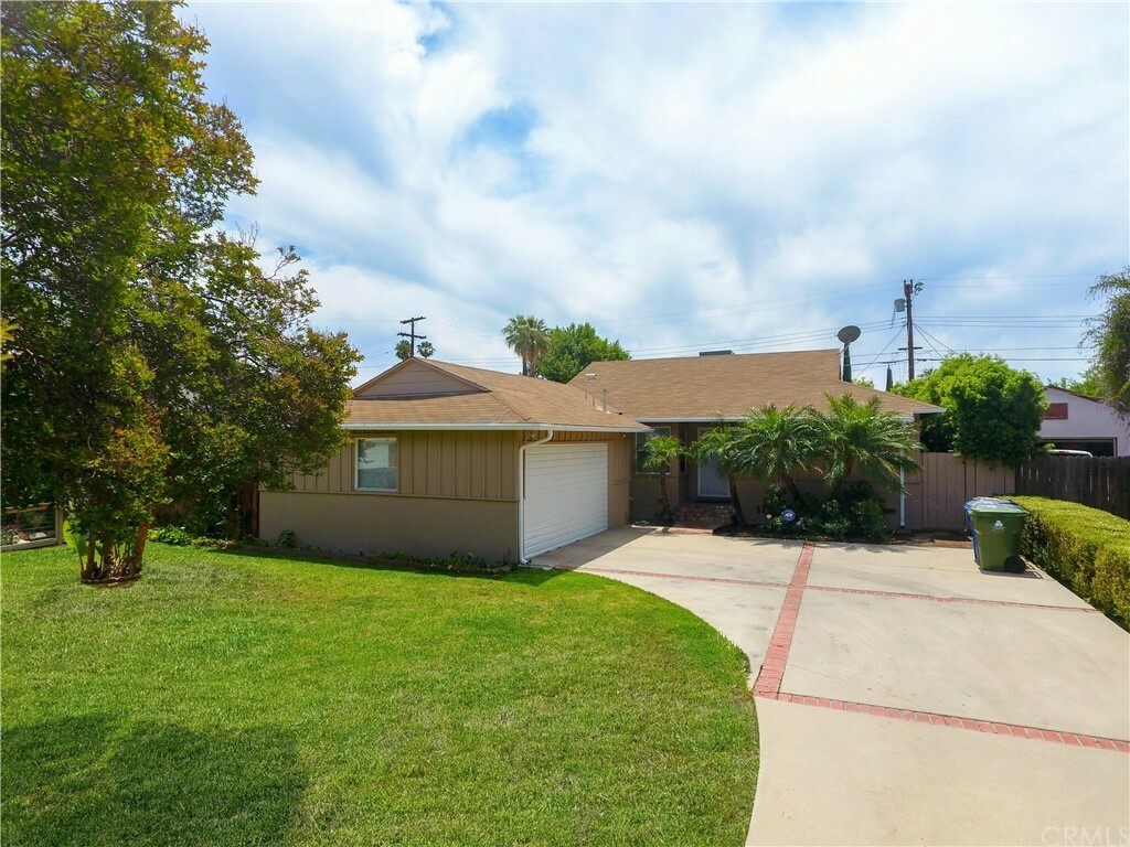 Property Photo:  20720 Skouras Drive  CA 91306 