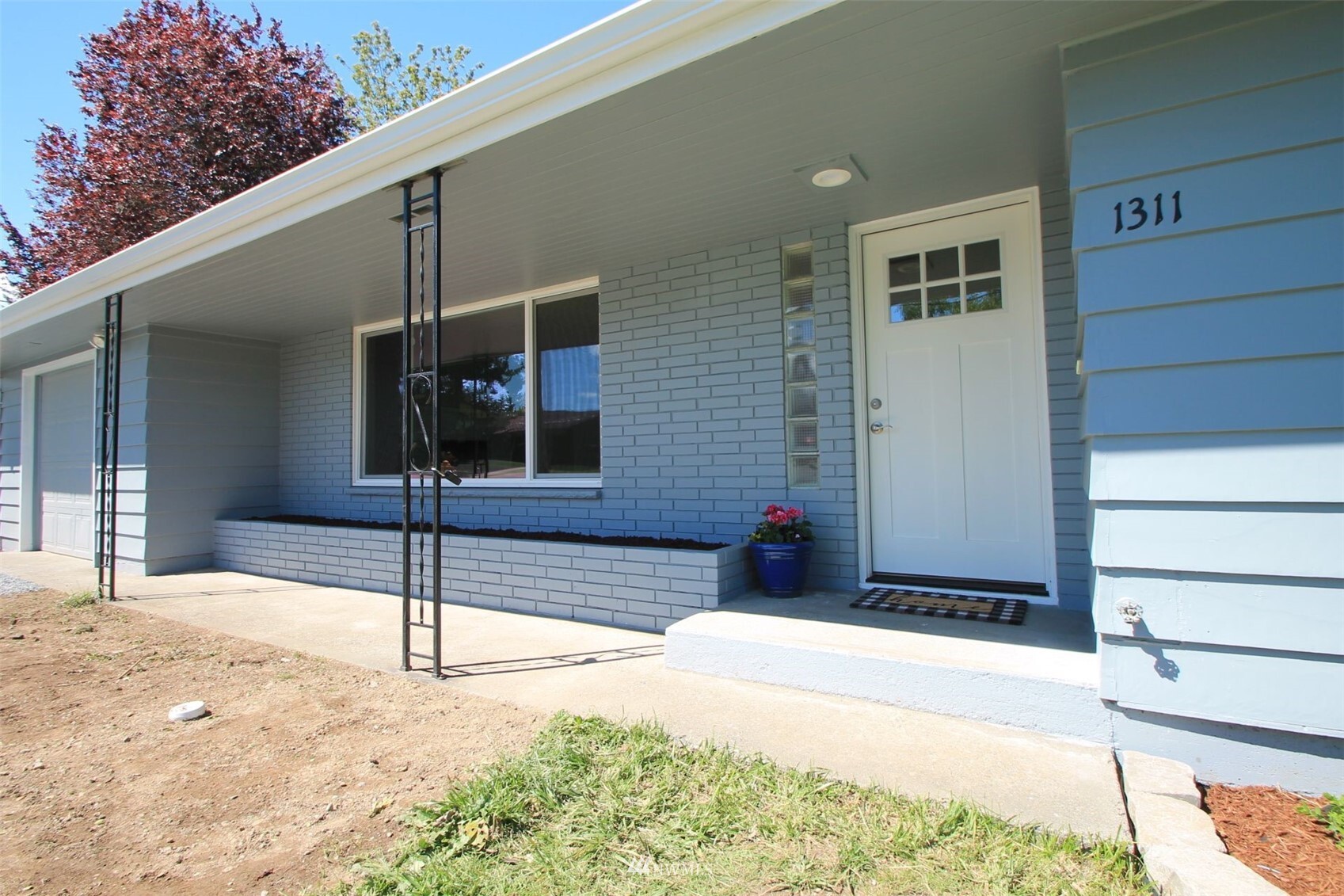 Property Photo: 1311 63rd Street SE WA 98203