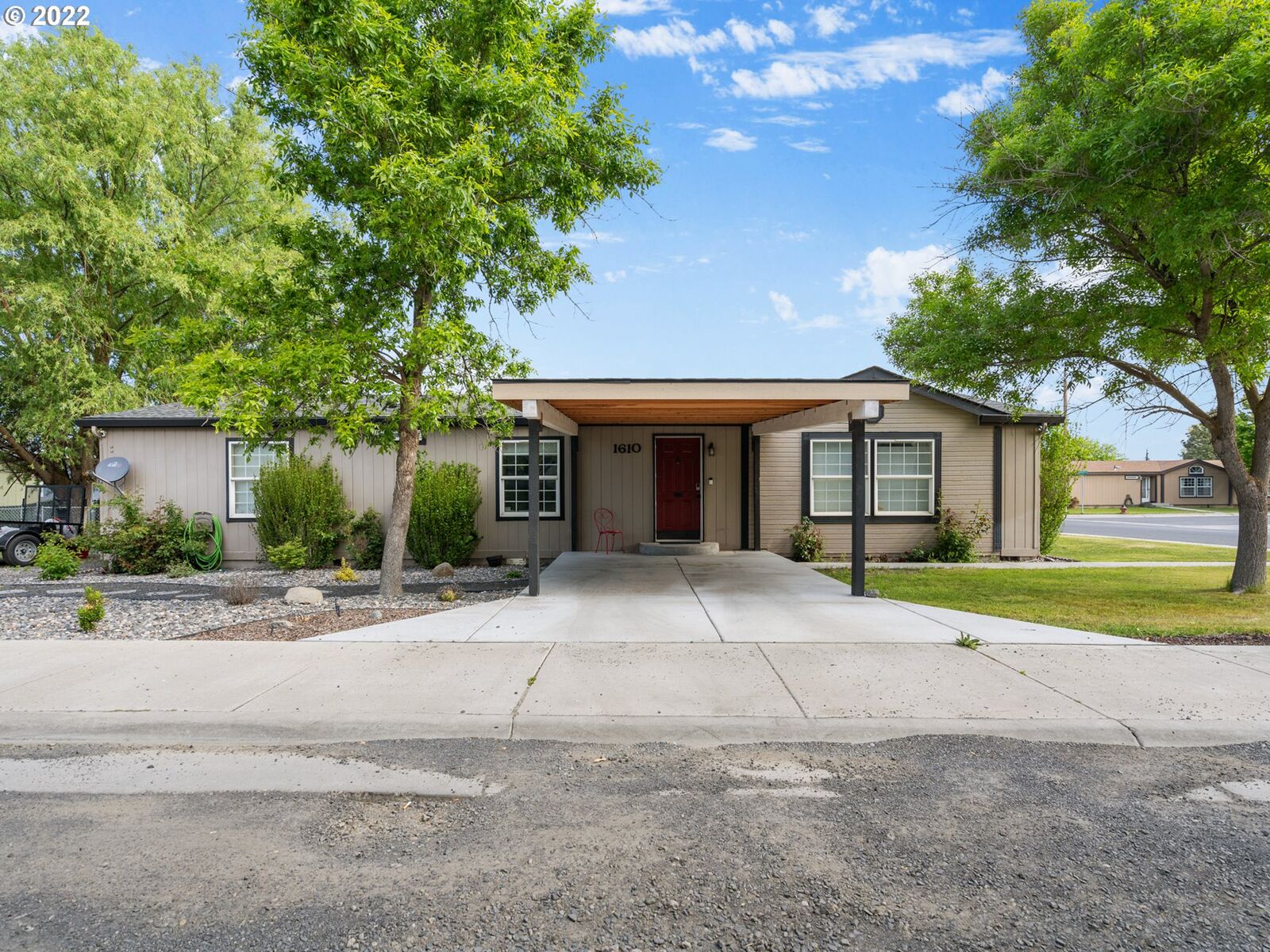 Property Photo: 1610 W Johanna Ave OR 97838