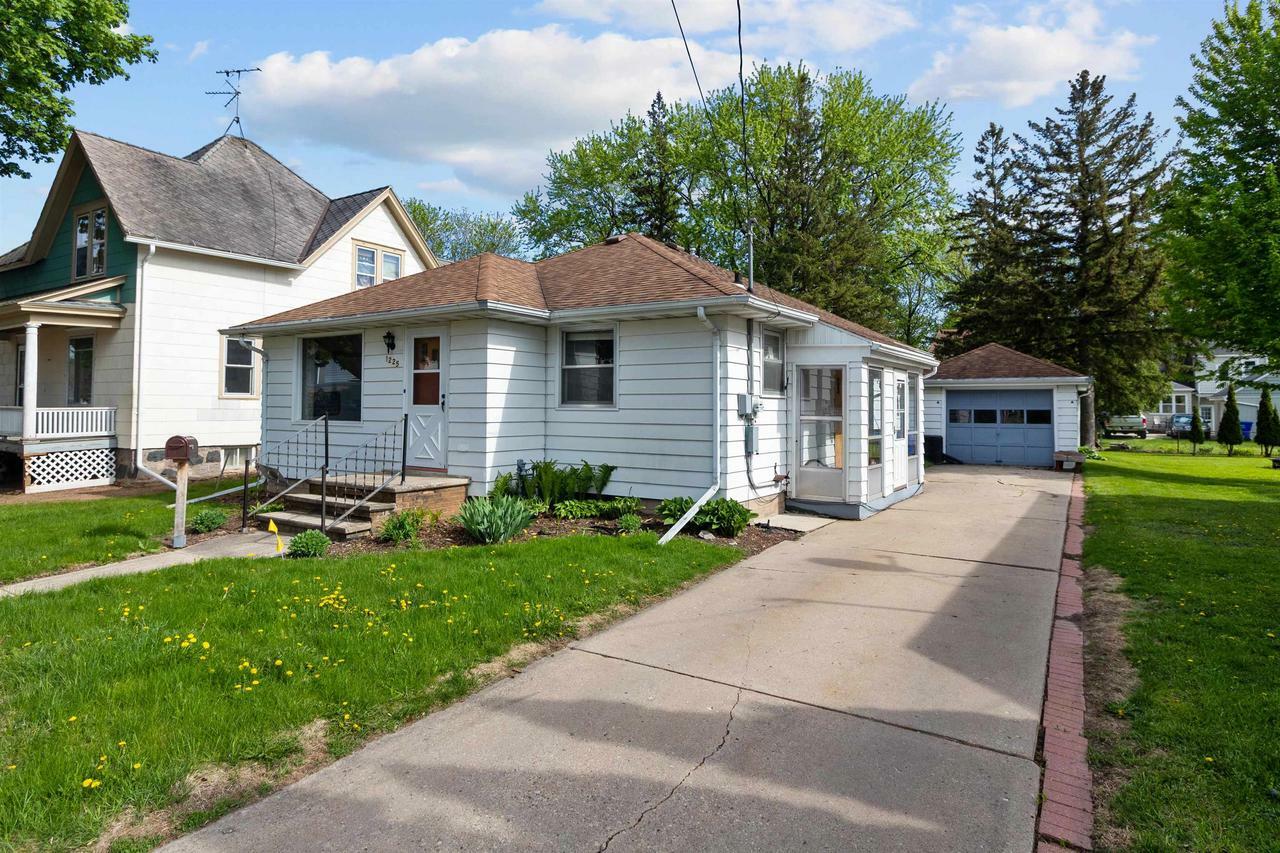 Property Photo:  1225 West Elsie Street  WI 54914 