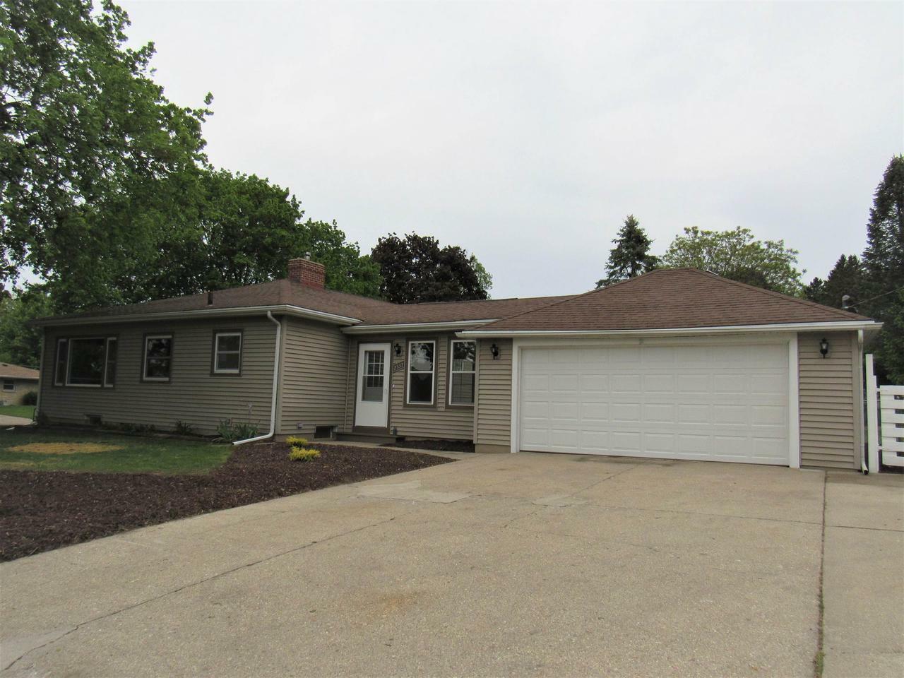 2537 River View Dr  Janesville WI 53546 photo