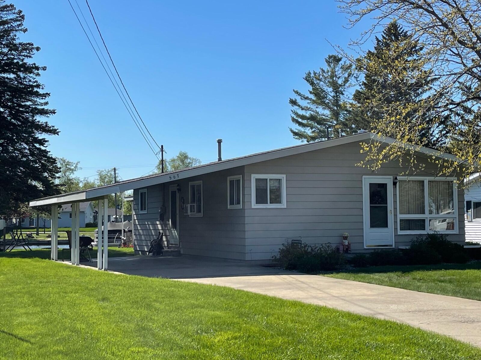 Property Photo:  507 Iroquois Avenue  MI 48651 