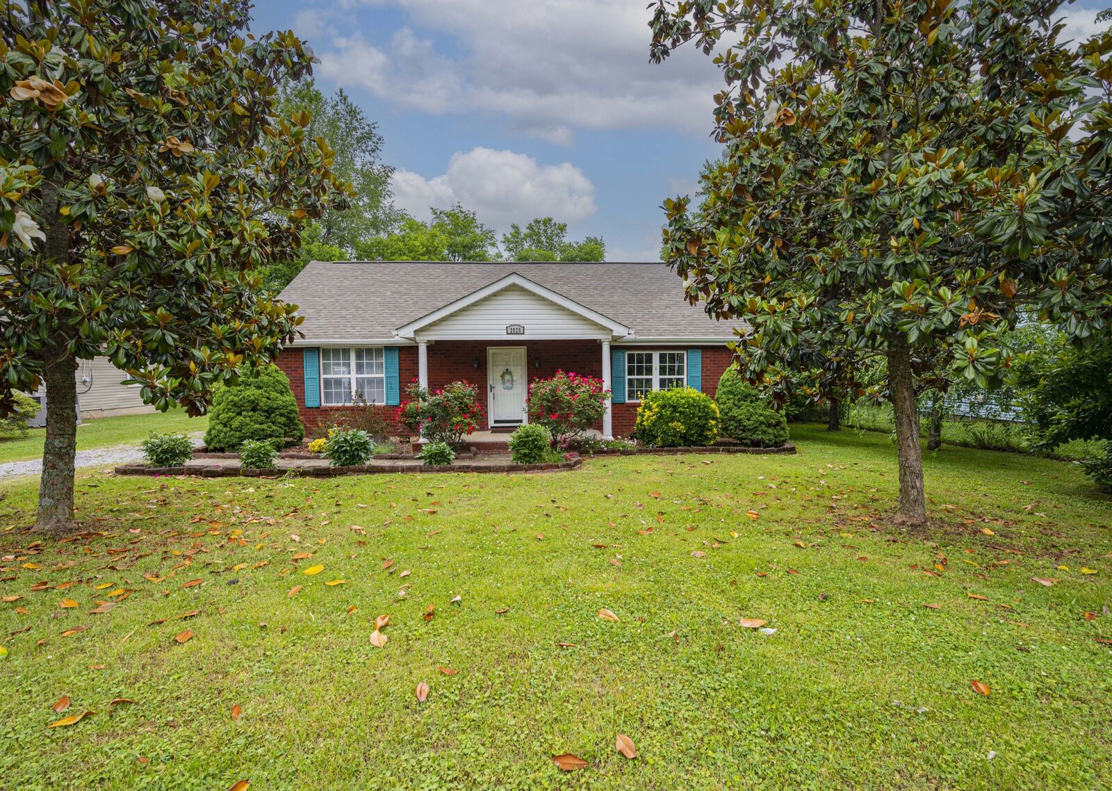 Property Photo:  2925 Barfield Rd  TN 37128 
