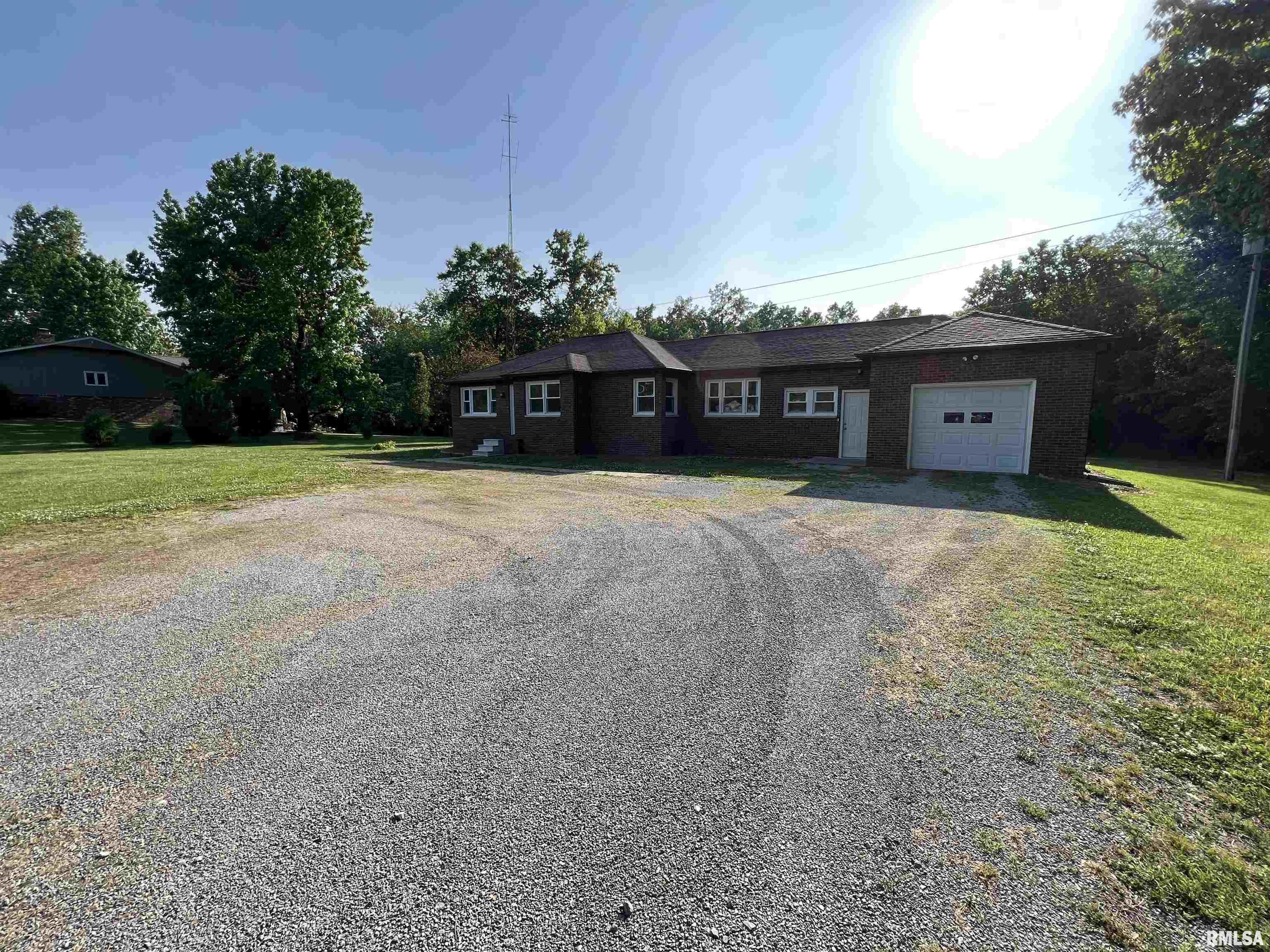 Property Photo: 16139 Route 37 IL 62951
