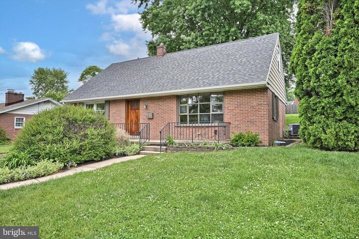 1327 Belle Valley  Lancaster PA 17603 photo