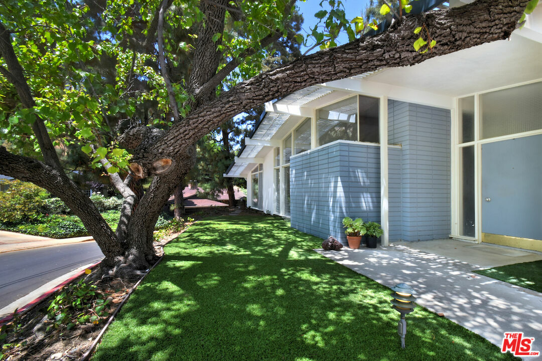 Property Photo:  3676   Meadville Dr  CA 91403 