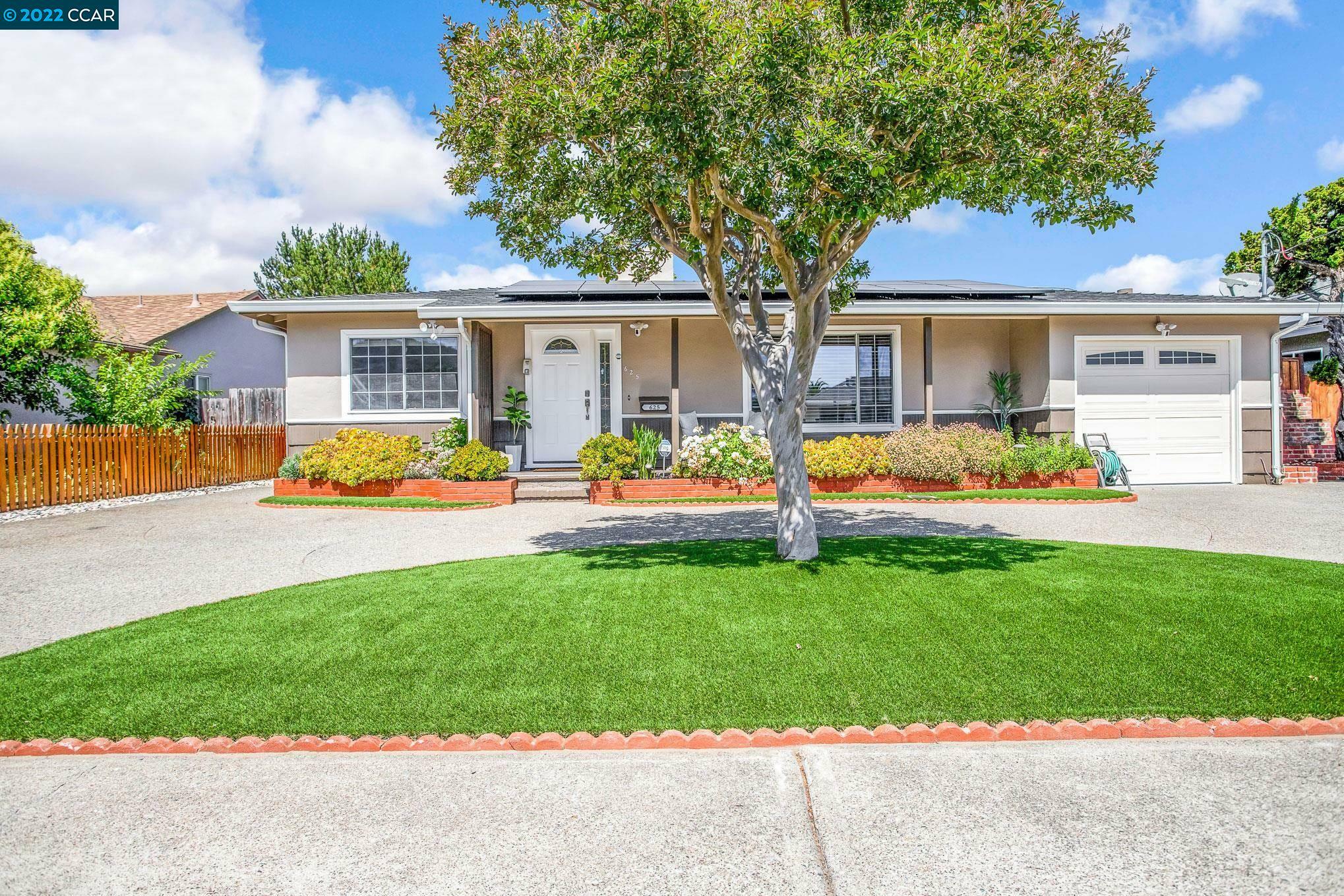 Property Photo: 625 Galerita Way CA 94903