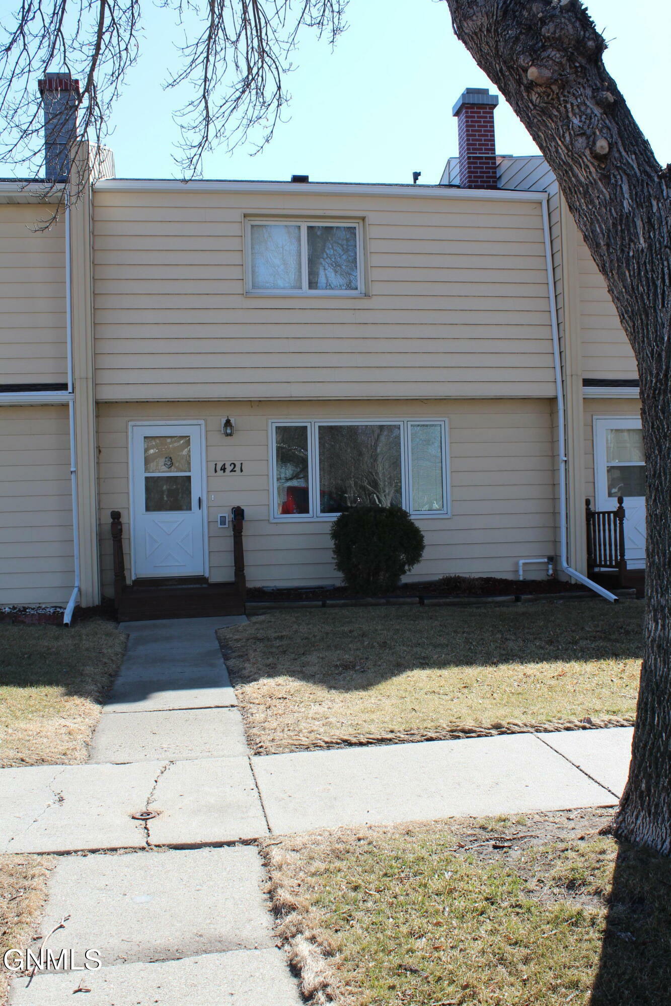 Property Photo:  1421 Eastwood Street  ND 58504 