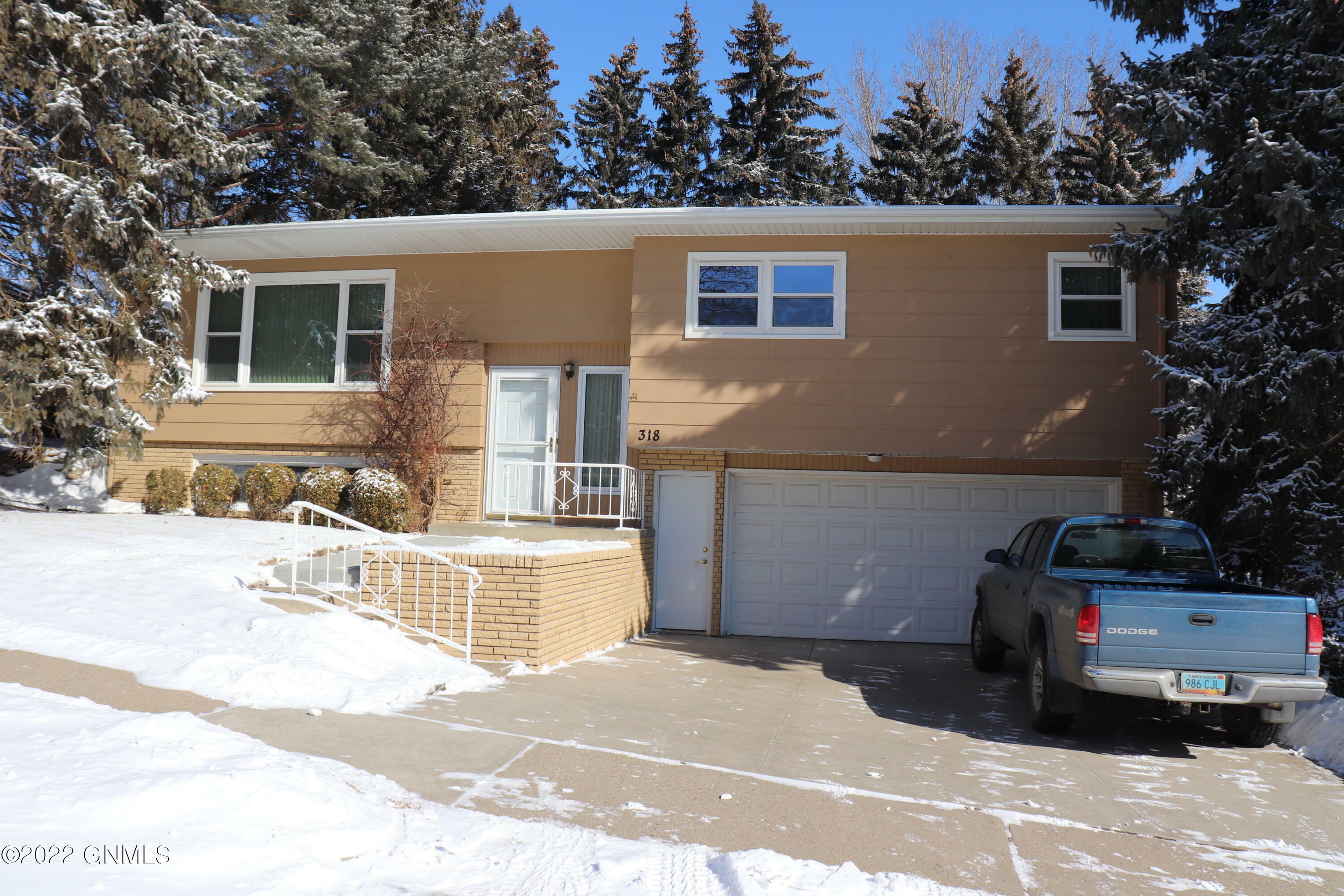 Property Photo:  318 Nova Drive  ND 58503 