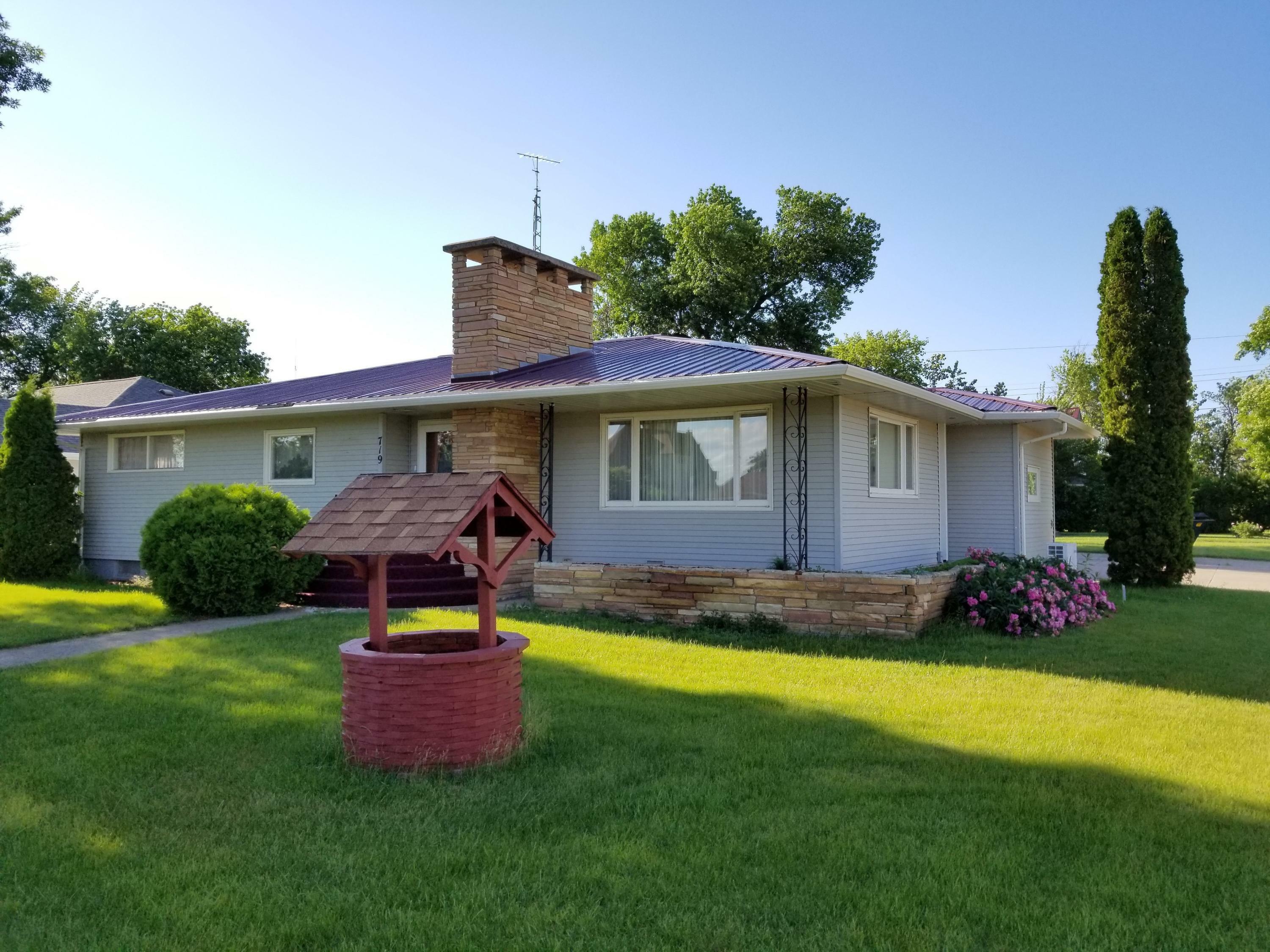 Property Photo:  719 3rd Street N  ND 58421 