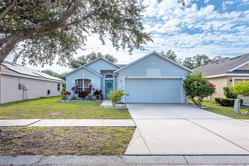 Property Photo:  1227 Sheridan Bay Drive  FL 33570 