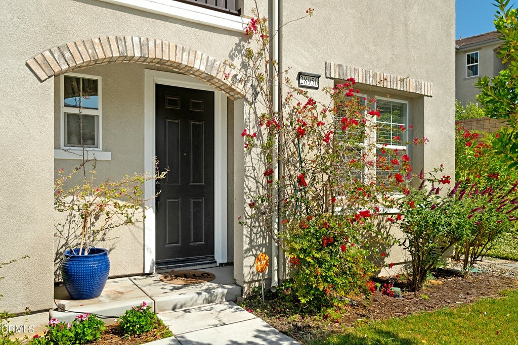 Property Photo:  28950 N West Hills Drive  CA 91354 