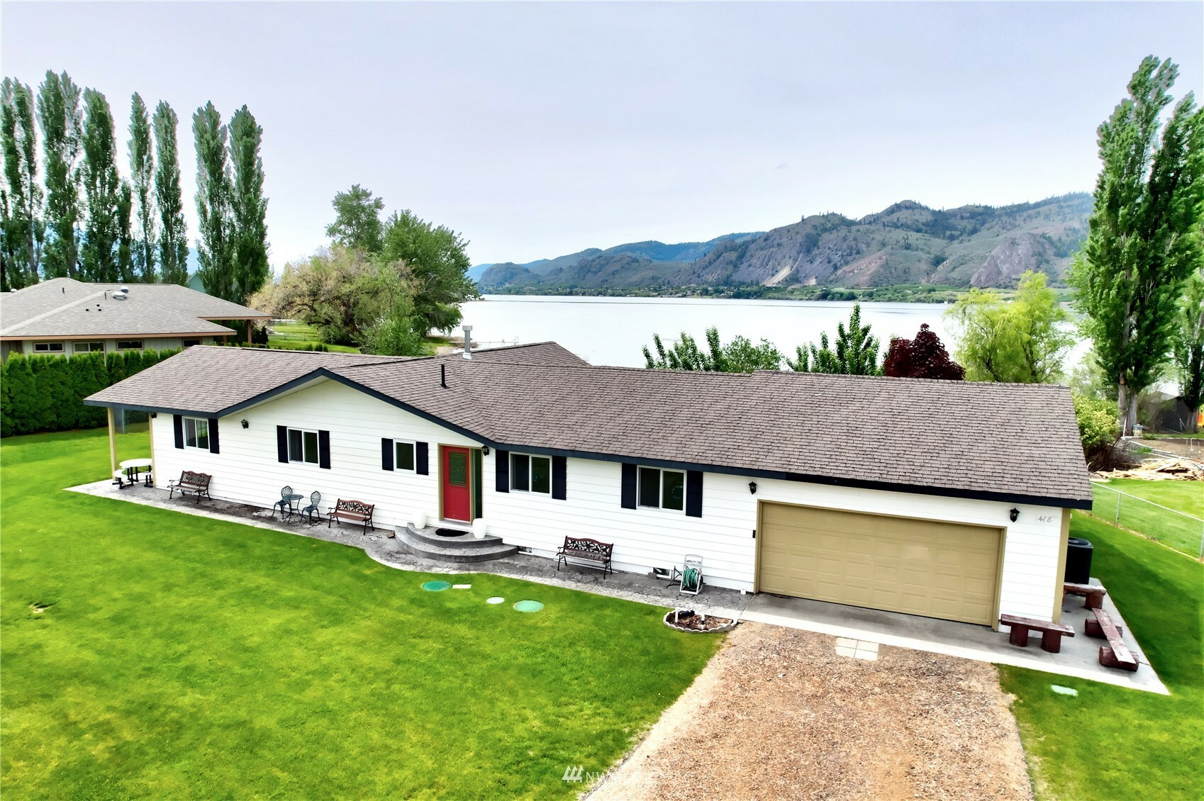 Property Photo:  418 Eastlake Road  WA 99884 