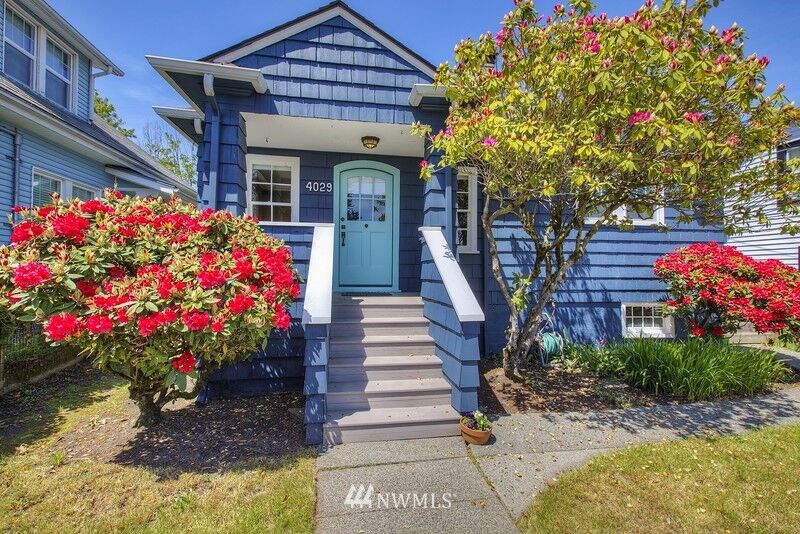 Property Photo:  4029 32nd Avenue SW  WA 98126 