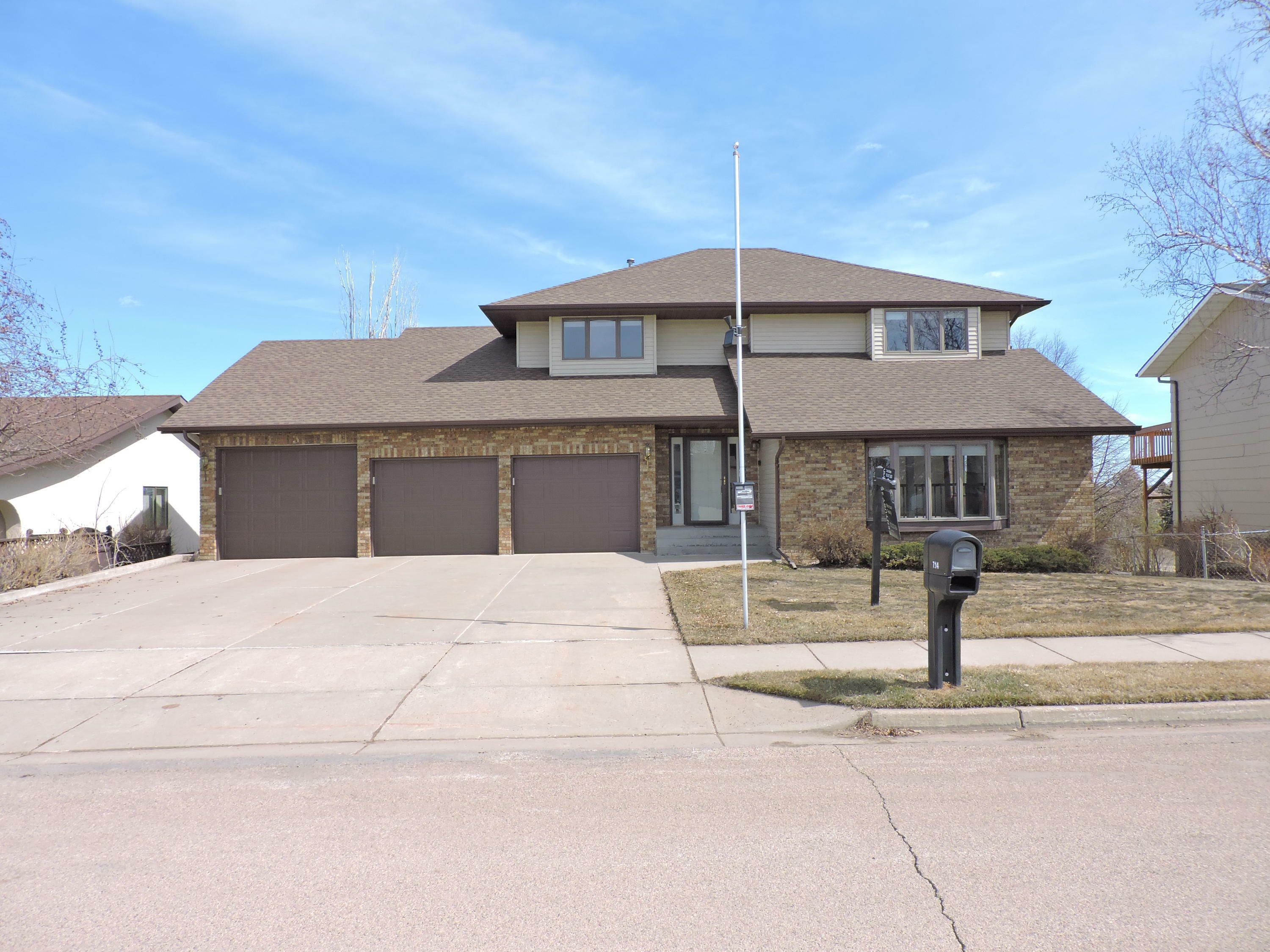 Property Photo:  714 8th Avenue NE  ND 58554 