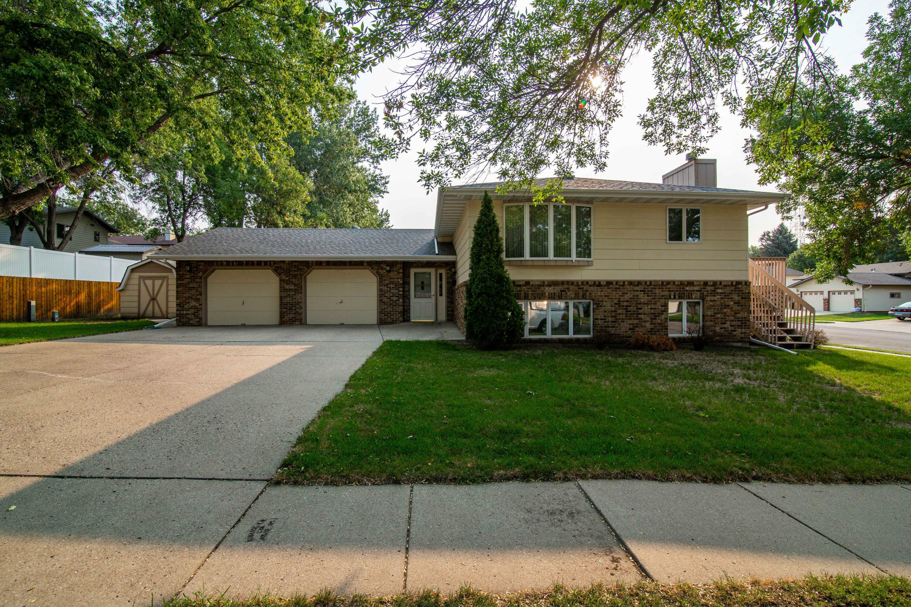 Property Photo:  2101 Senate Drive  ND 58501 