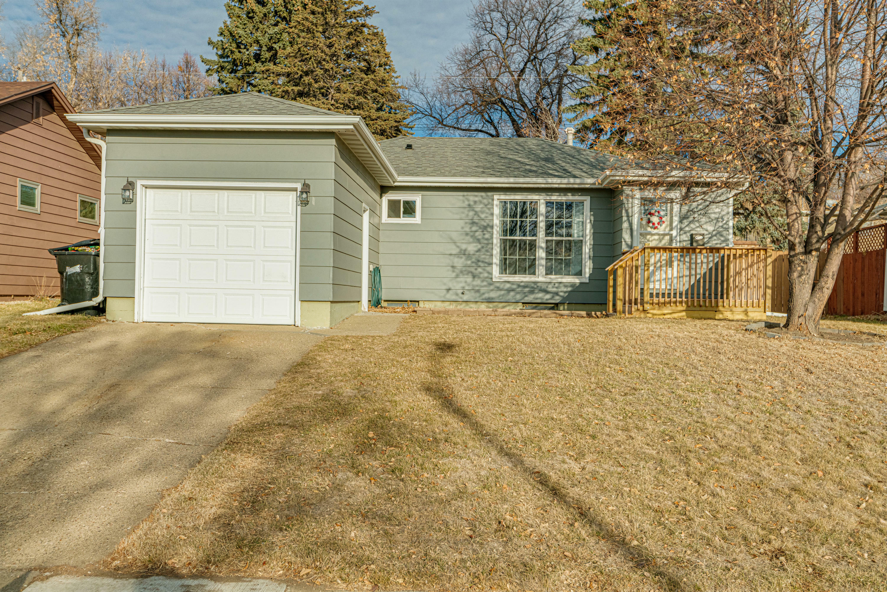 Property Photo:  502 Mason Avenue  ND 58501 