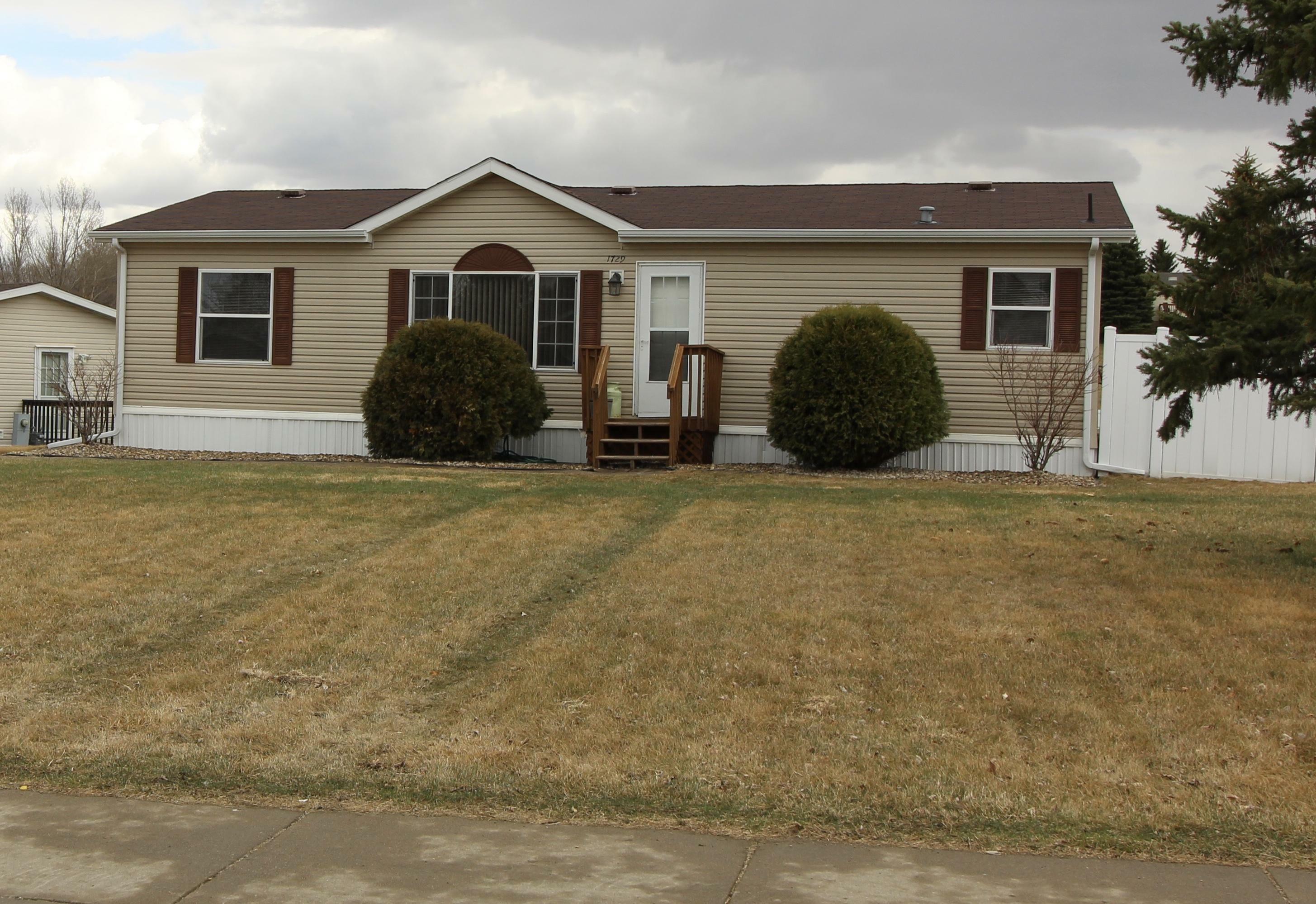 Property Photo:  1729 Chandler Lane  ND 58503 