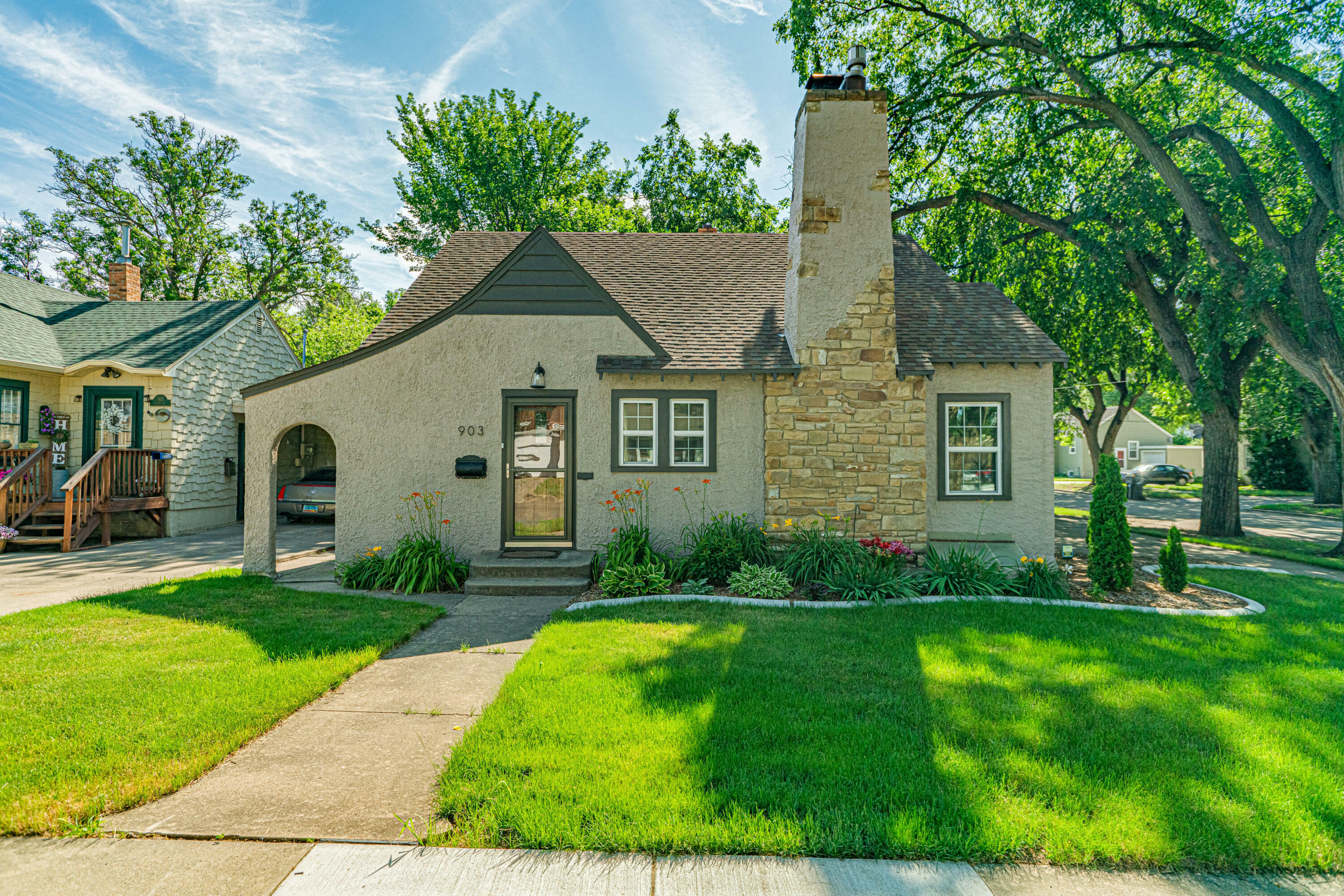 Property Photo:  903 N 9th Street  ND 58501 