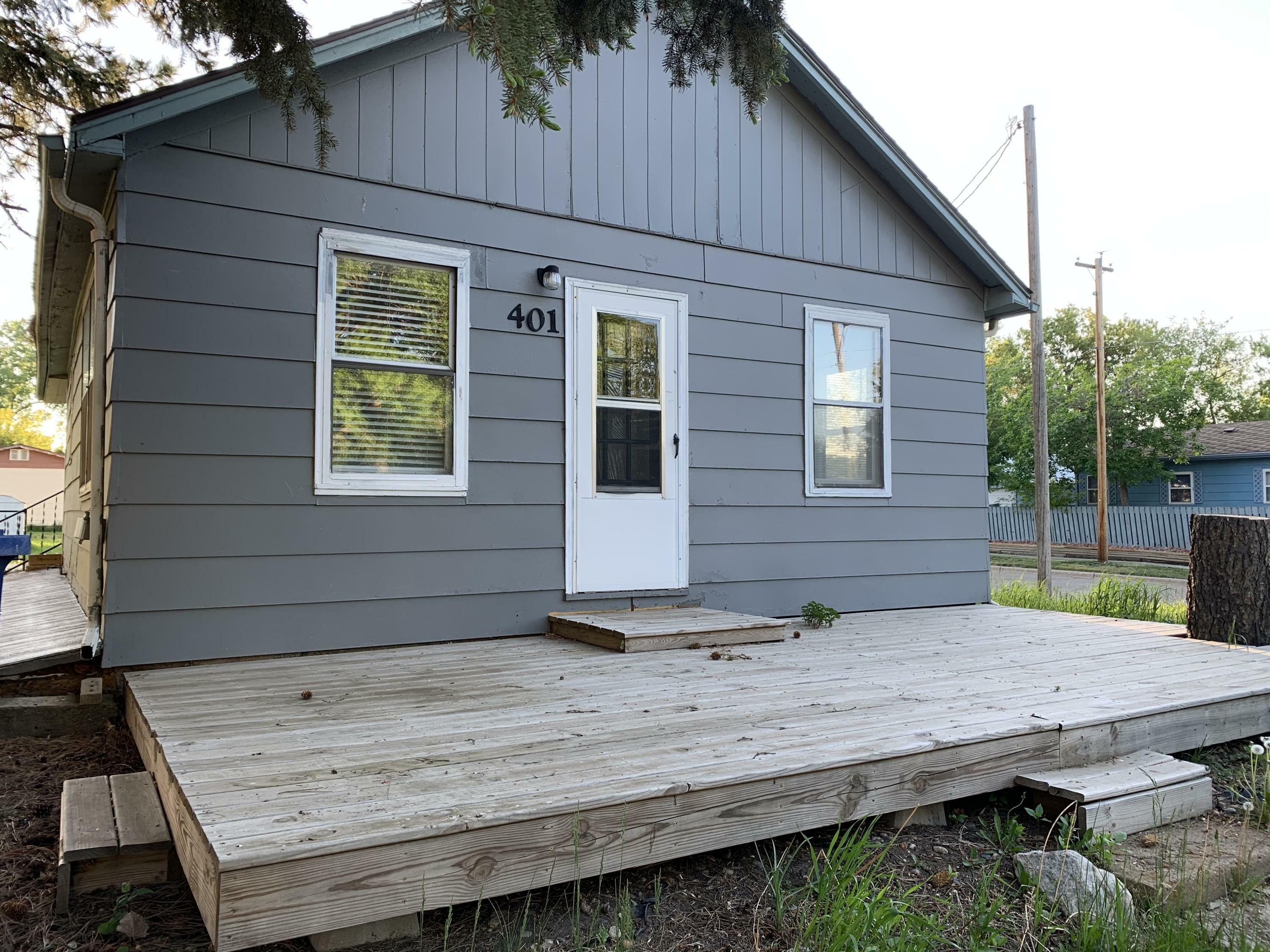 Property Photo:  401 3rd Avenue SW  ND 58523 