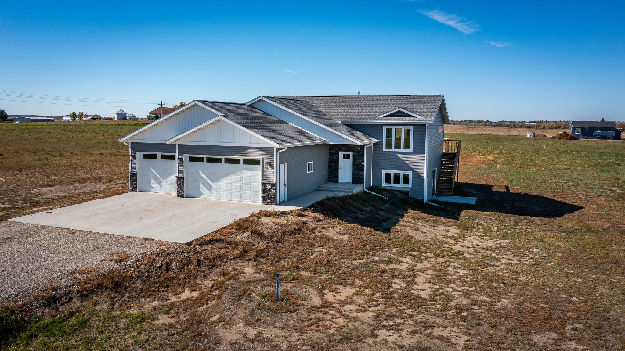 Property Photo:  512 Apple Ridge Road  ND 58558 