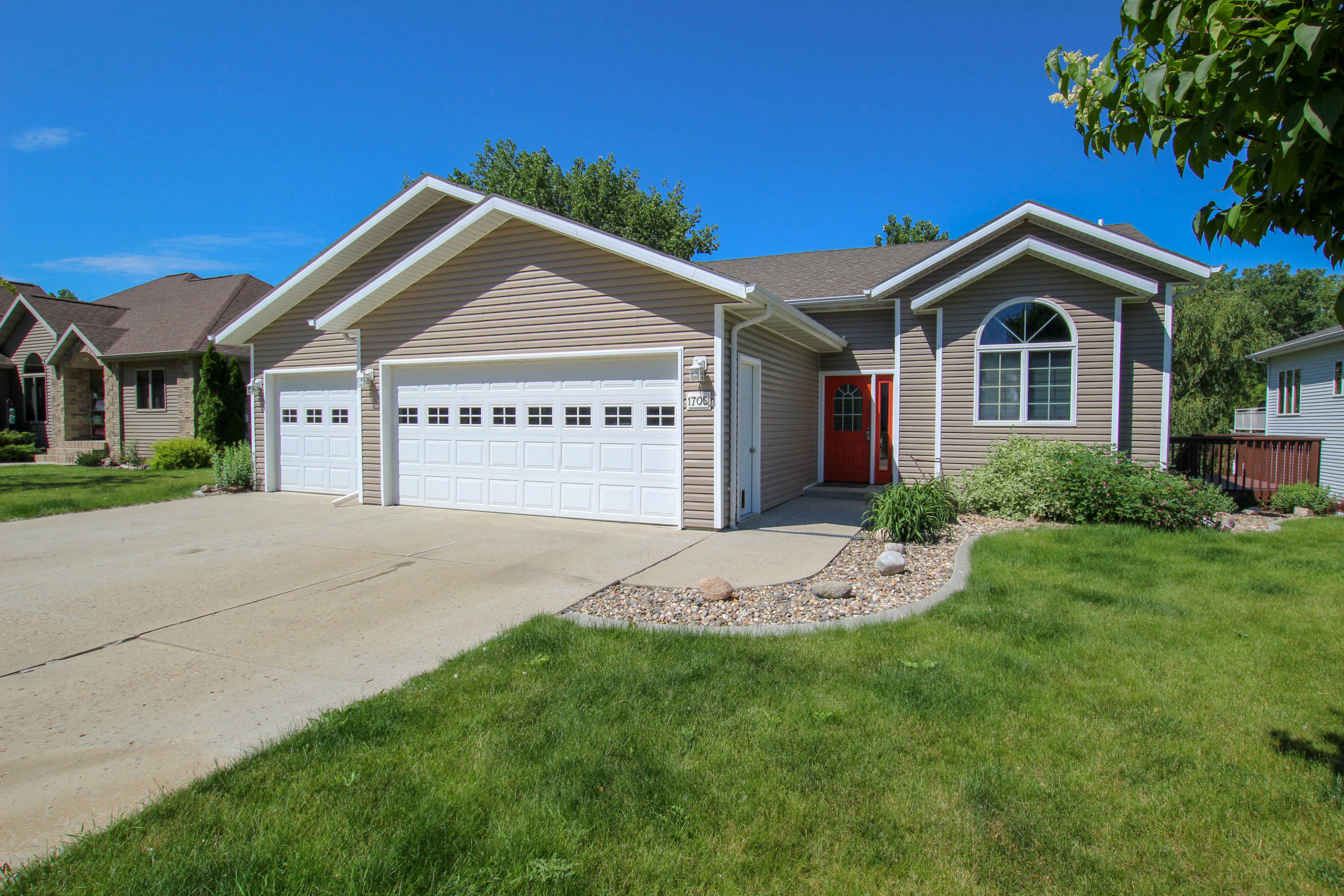 Property Photo:  1705 River Drive NE  ND 58554 