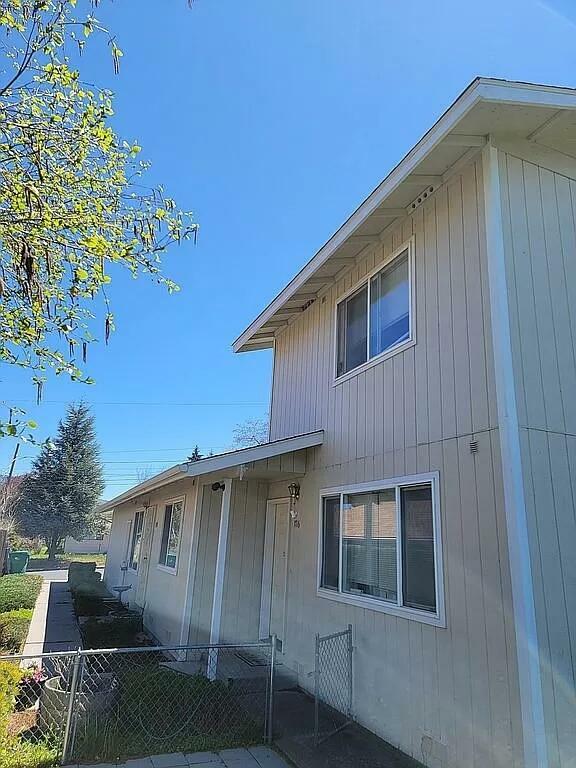 1716/1714 Lakeview Avenue  Klamath Falls OR 97601 photo