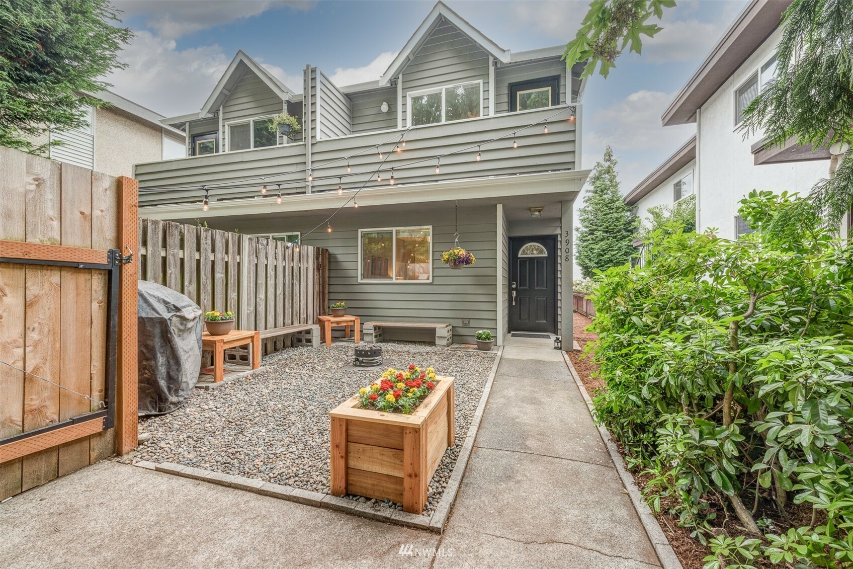 Property Photo:  3908 Linden Avenue N  WA 98103 