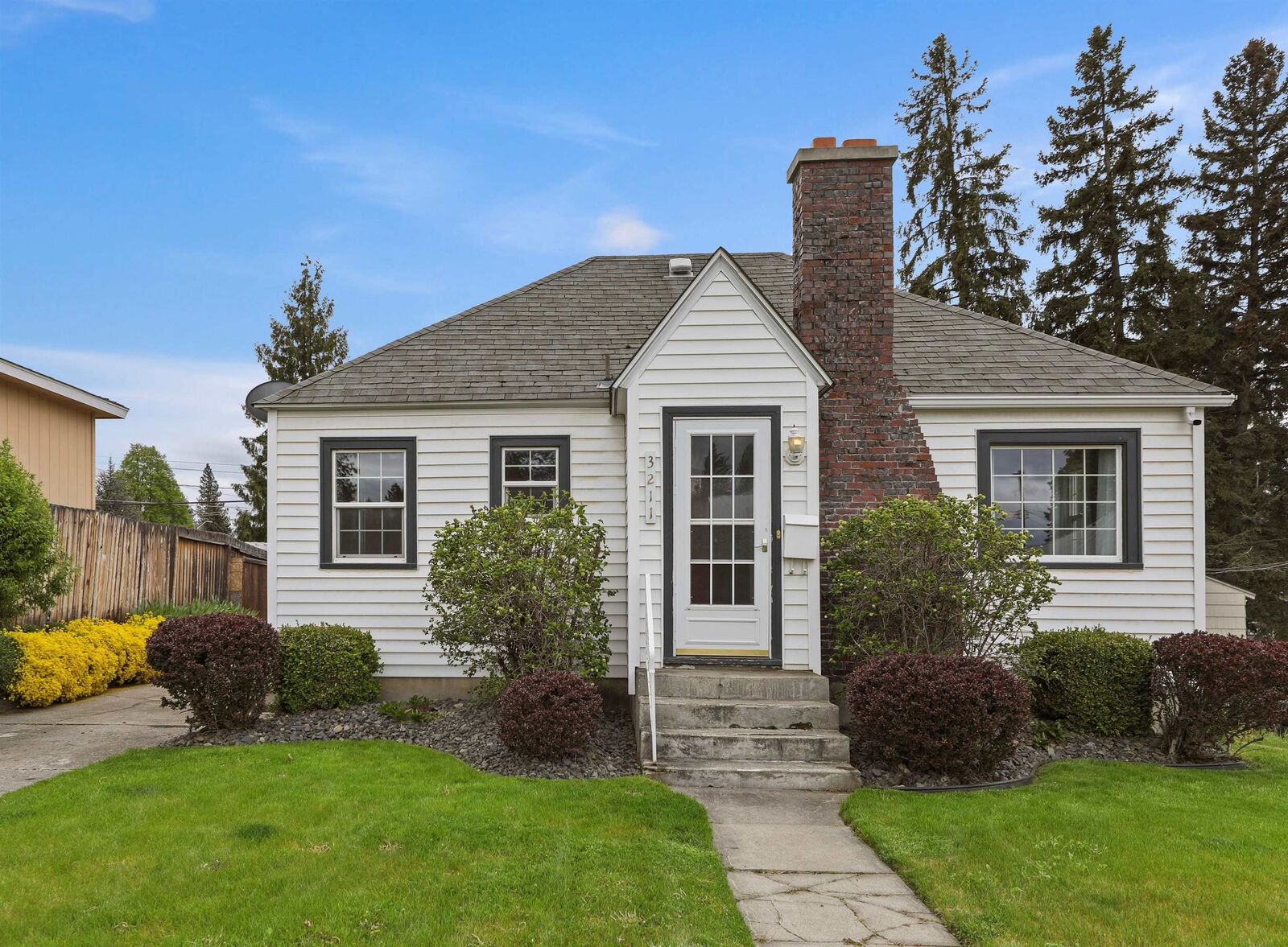 Property Photo:  3211 W Longfellow Ave  WA 99205 