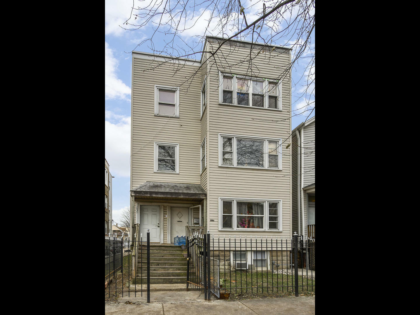 Property Photo: 1639 N Drake Avenue IL 60647