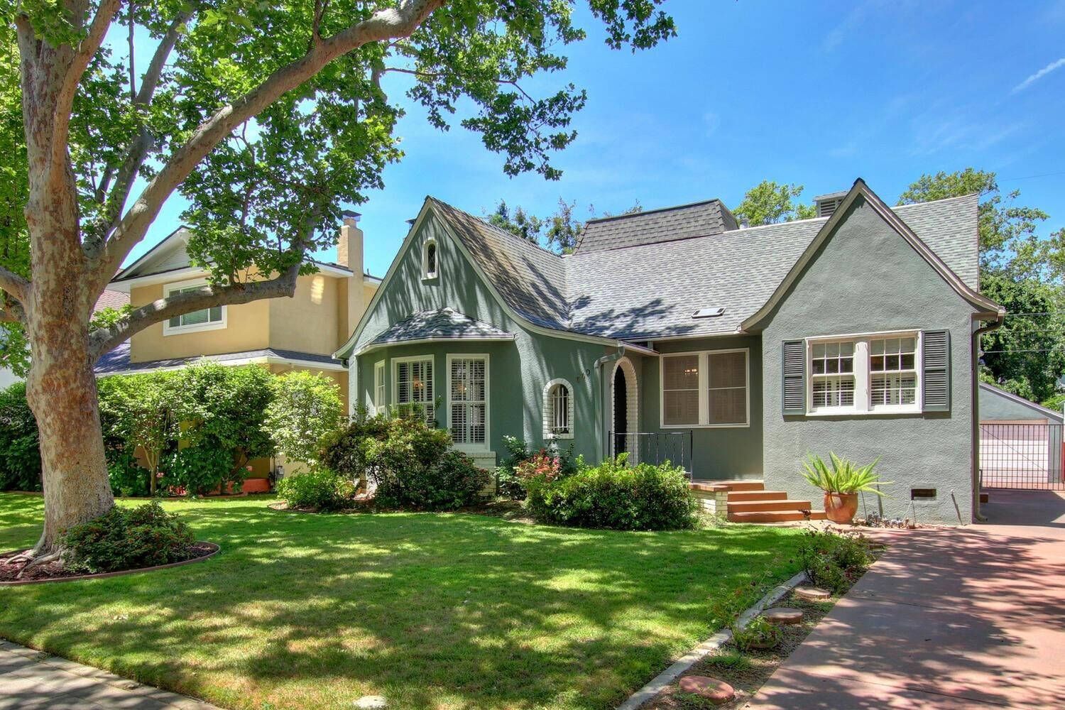 Property Photo:  640 Santa Ynez Way  CA 95816 