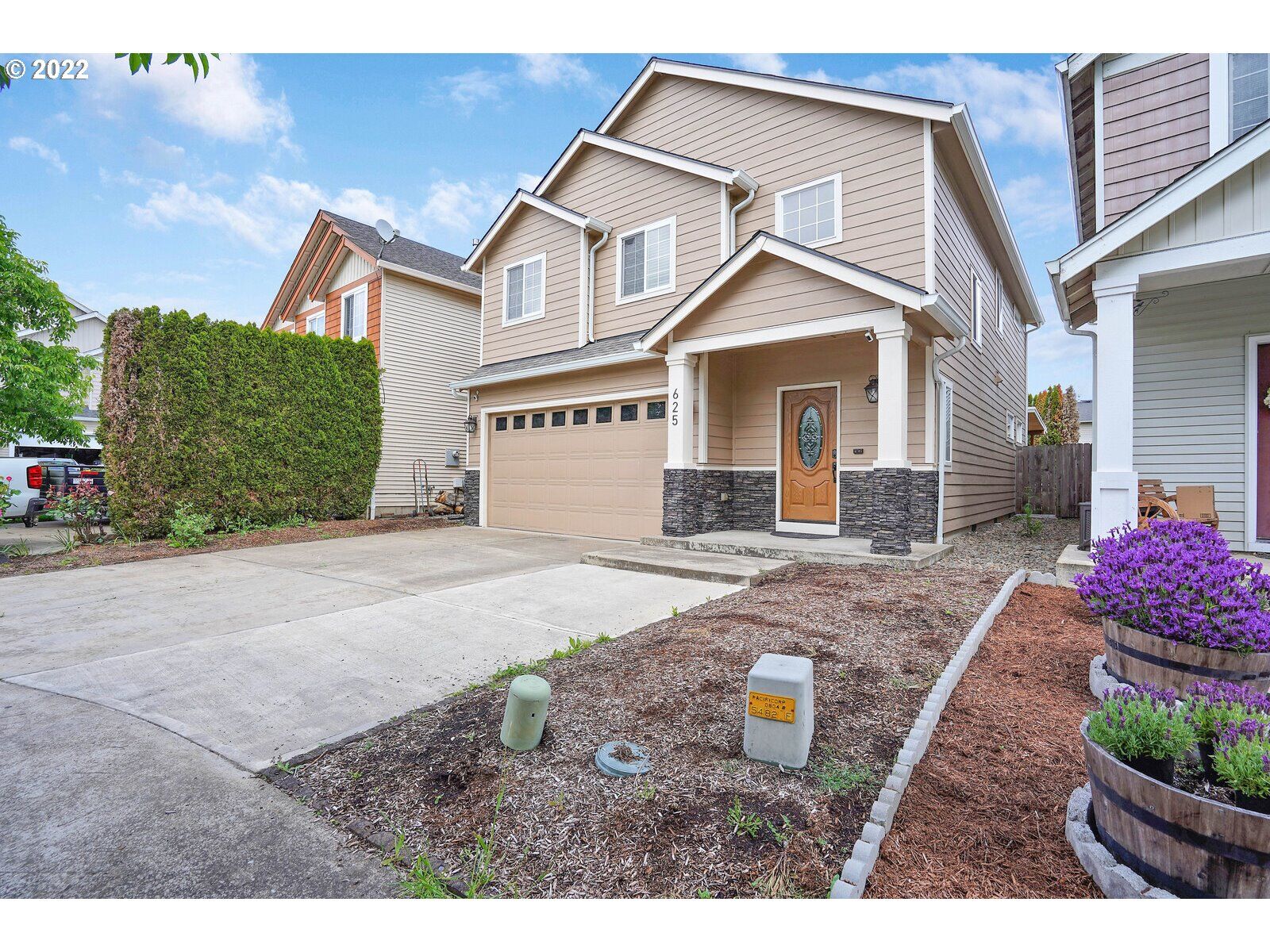 Property Photo: 625 Jasmine Cir OR 97351