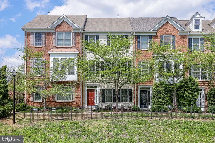 2417 Huntington Park Drive  Alexandria VA 22303 photo