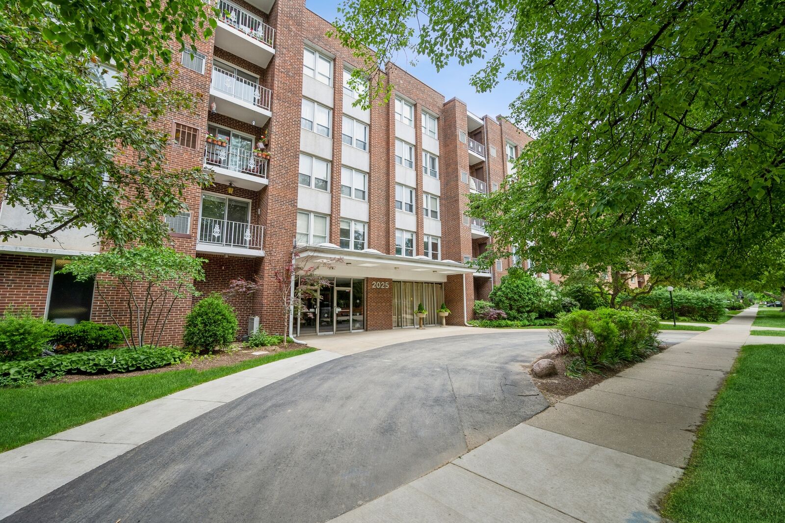Property Photo:  2025 Sherman Avenue 207  IL 60201 